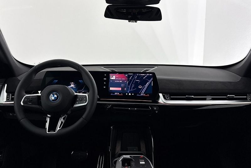 BMW iX1 xDrive30 - fotka 11 z 19