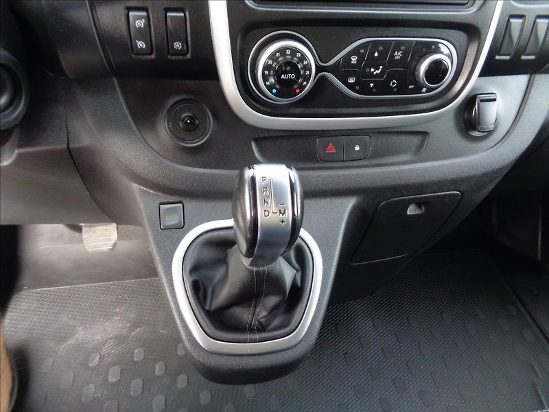 Renault Trafic 2,0   automat - fotka 13 z 15