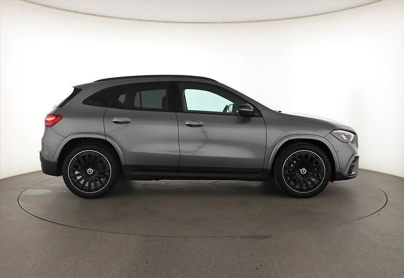 Mercedes-Benz GLA (2025) 200 d, AMG Line, Navigace - fotka 6 z 20
