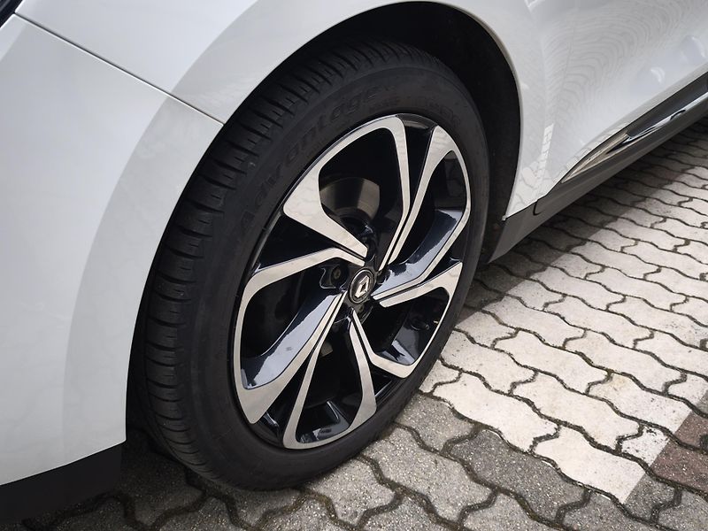 Renault Scénic 2018 1.6 dCi 118kW EDC BOSE - fotka 31 z 33