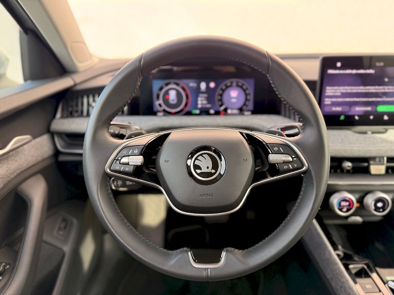 Škoda Superb (2024) COMBI SELEC TD 110/2.0 A7F - fotka 15 z 35