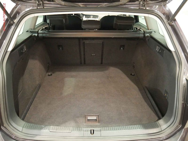 Volkswagen Golf (2016) 1.6 TDi, Lounge, DSG - fotka 7 z 19