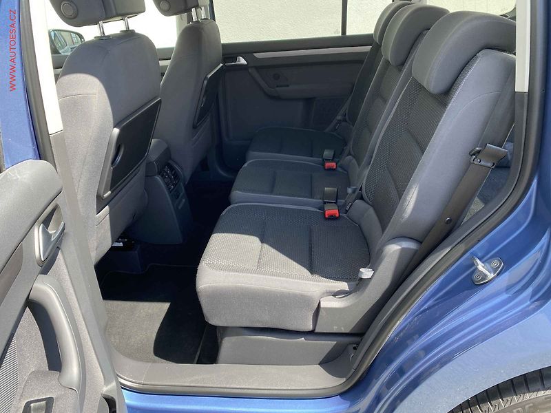 Volkswagen Touran (2013) 2.0 TDi, Comfortline, Webasto - fotka 13 z 19