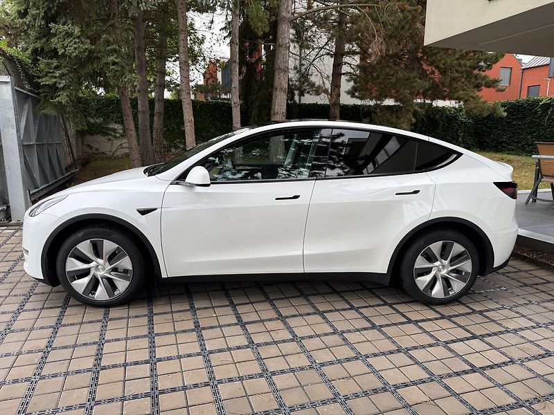 Tesla Model Y LR AWD Tažné / Záruka - fotka 3 z 41