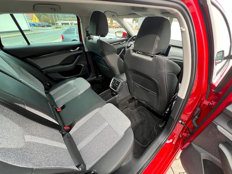 Škoda Octavia (2024) Top Selection 1.5TSi 110kW 6° - fotka 18 z 30