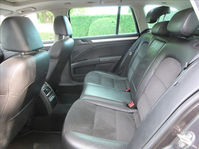 Škoda Superb 2,0 TDi Závada Přev. Panorama - fotka 15 z 30