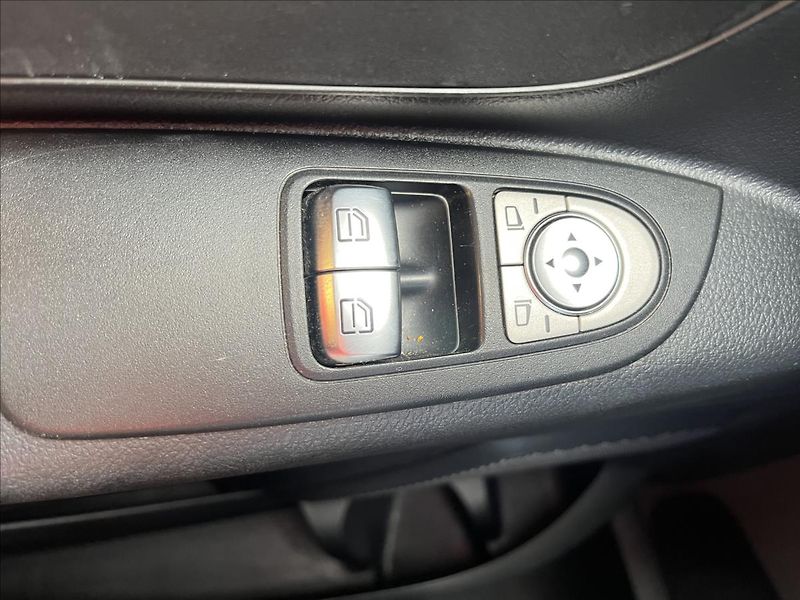 Mercedes-Benz Vito 1,8 110CDi LONG KLIMA ČR1M DPH - fotka 21 z 36