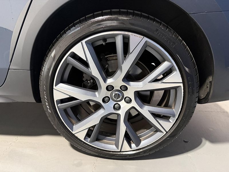 Volvo V90 B6 AWD benzin Ultimate Auto - fotka 16 z 16