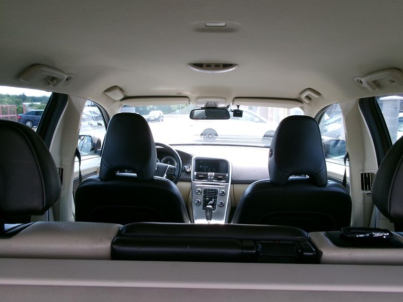 Volvo XC60 (2012) 2,4 D5 SUMMUM 169kW AC NAVI - fotka 17 z 37