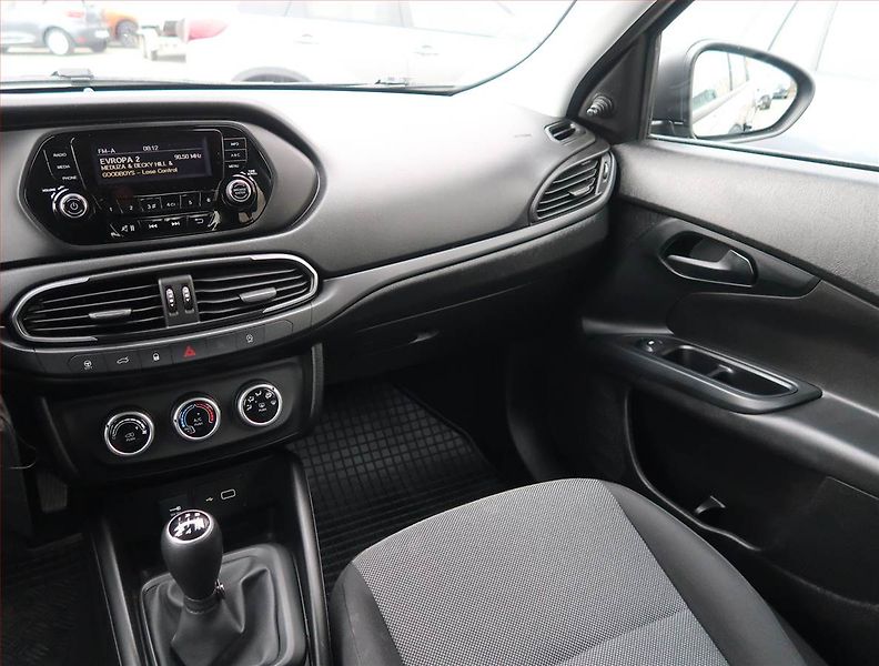 Fiat Tipo (2024) 1.0 FireFly, ČR,1.maj - fotka 8 z 14