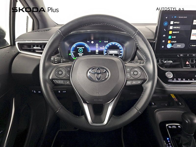 Toyota Corolla (2023) 2.0HEV 197k STYLE - fotka 5 z 26