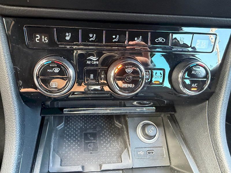 Škoda Superb (2023) 2.0 TDI 147kW DSG 4x4 SportLin - fotka 27 z 35