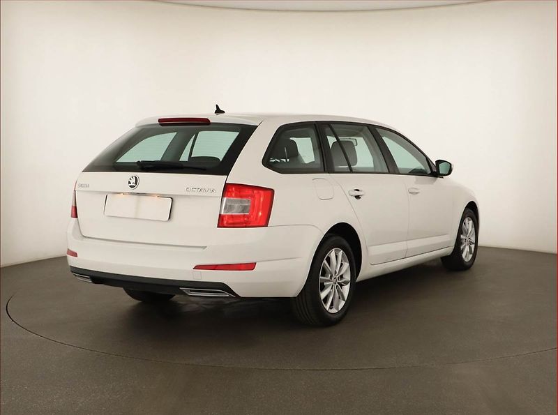 Škoda Octavia (2015) 1.6 TDI, Navi, Tempomat - fotka 5 z 15
