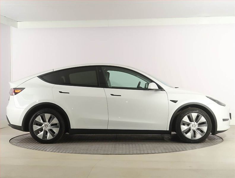 Tesla Model Y (2023) Long Range AWD 79kWh, SoH 93% - fotka 6 z 33