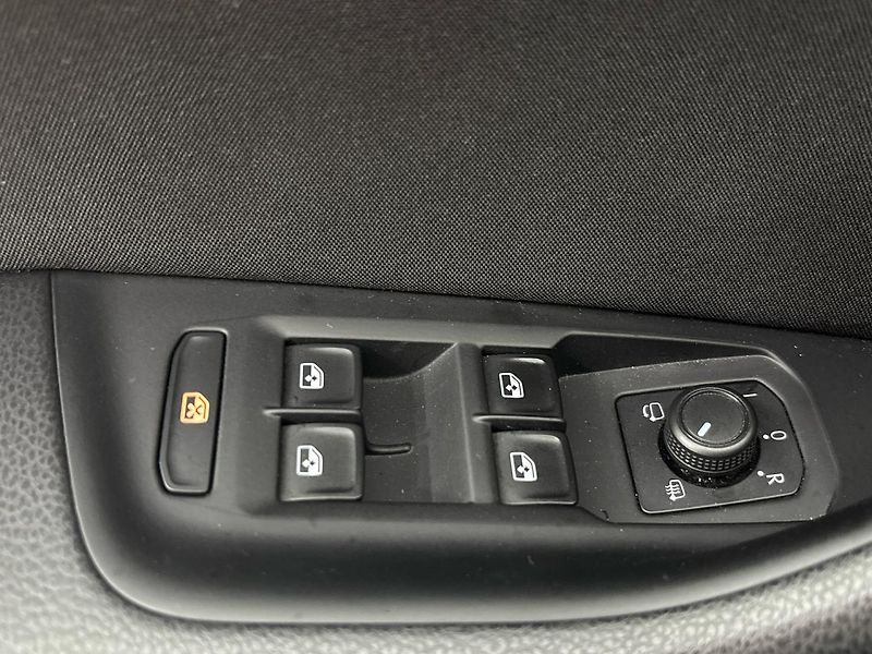 Volkswagen Passat Business DSG - fotka 21 z 31