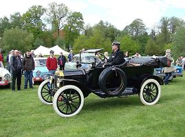 Před 25 lety se uskutečnila anketa Car of the Century - Auto století. Vítězem se stal americký Ford Model T.