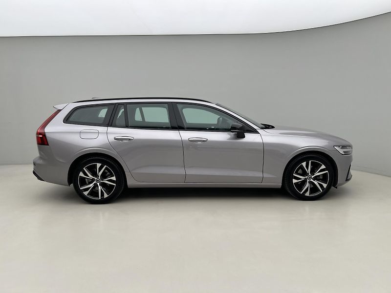 Volvo V60 B4 DARK PLUS 1. maj. - fotka 10 z 41