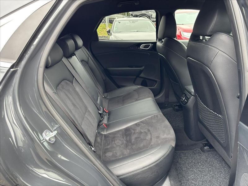 Kia XCeed 1,5 AT Black Edition ZÁRUKA - fotka 16 z 47