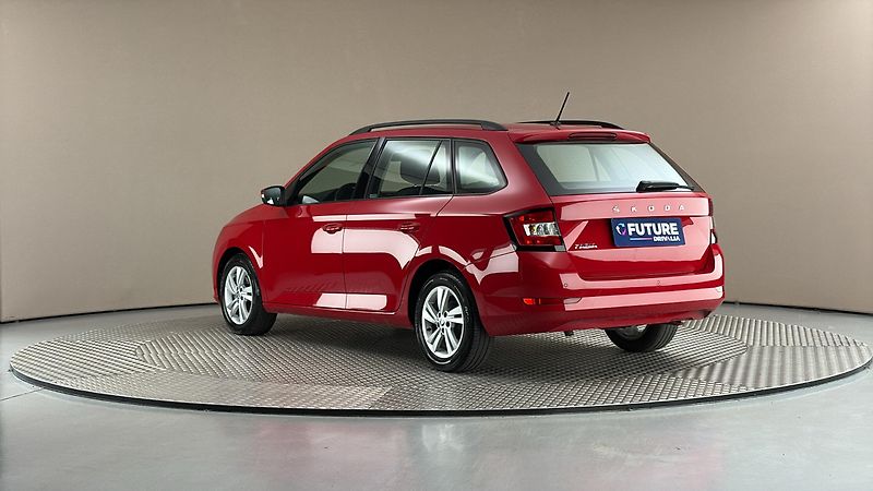 Škoda Fabia 1.0 TSI Ambition Combi - fotka 2 z 24