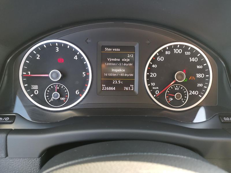 Volkswagen Tiguan (2015) 2,0TDI 130kW DSG ICUP 4x4 1MAJ - fotka 54 z 91