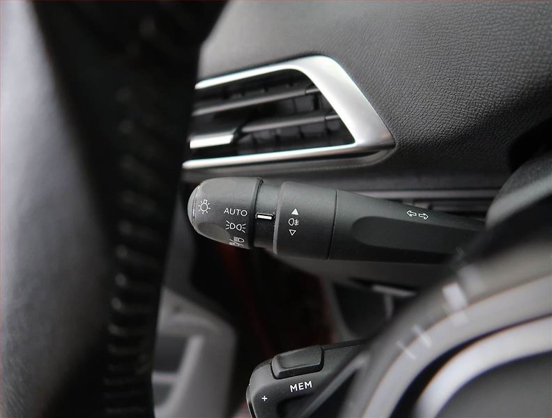 Peugeot 5008 (2021) Active PureTech 130, 7 míst - fotka 21 z 22