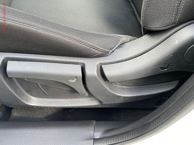 Nissan Qashqai (2021) 1.3 DiG-T, ČR, N-Connecta - fotka 14 z 19