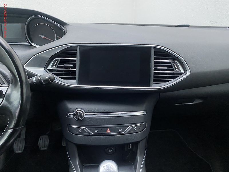 Peugeot 308 (2019) 1.5 HDi, Allure, navi - fotka 12 z 18