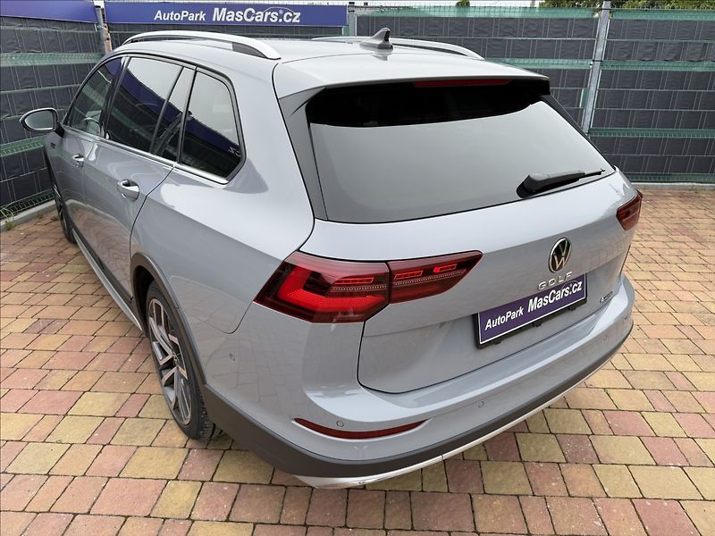 Volkswagen Golf VIII 2.0 TDI Alltrack 4x4 DSG - fotka 8 z 24