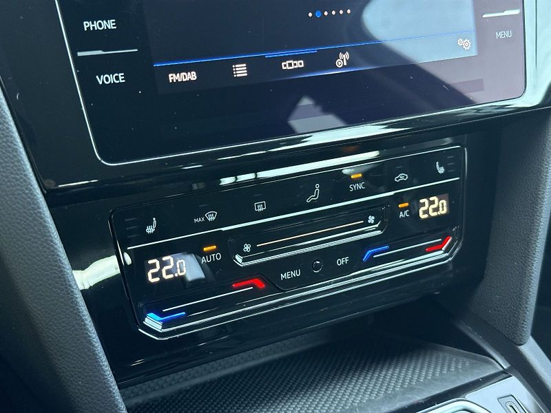 Volkswagen Passat (2021) Variant 1.5 TSI DSG Elegance - fotka 14 z 30