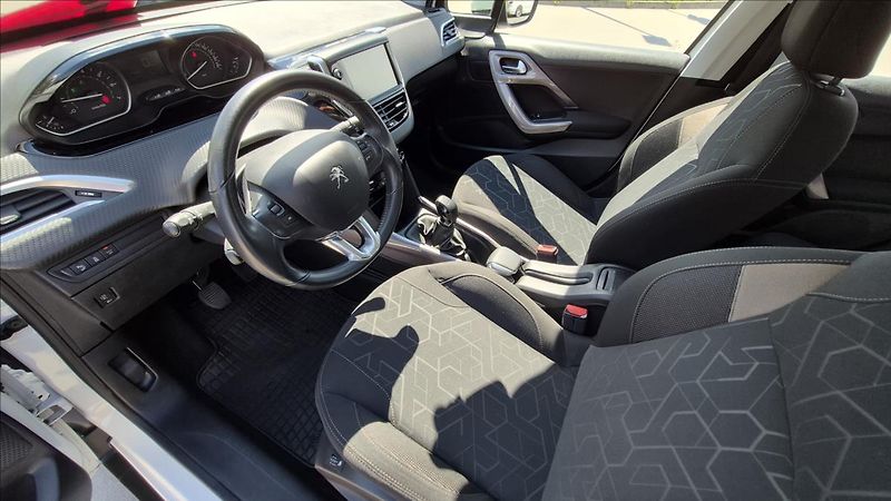 Peugeot 2008 1,2 81 Kw PT AUTO klima ČR - fotka 9 z 22
