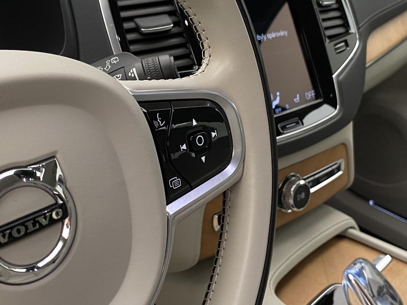 Volvo XC90 B5 AWD INSCRIPTION AUT CZ 7m - fotka 21 z 49
