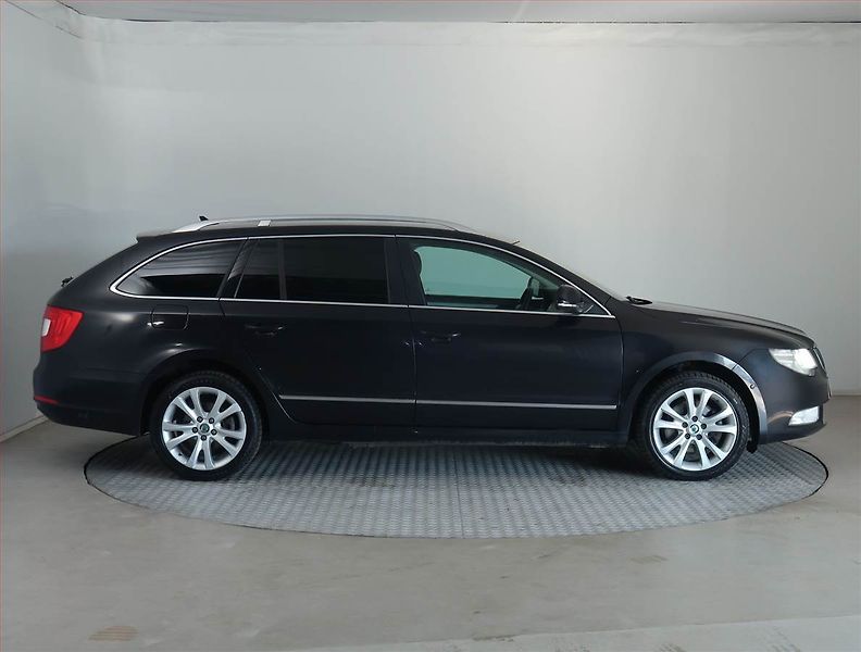 Škoda Superb (2012) Elegance 2.0 TDI, 4X4 - fotka 6 z 21