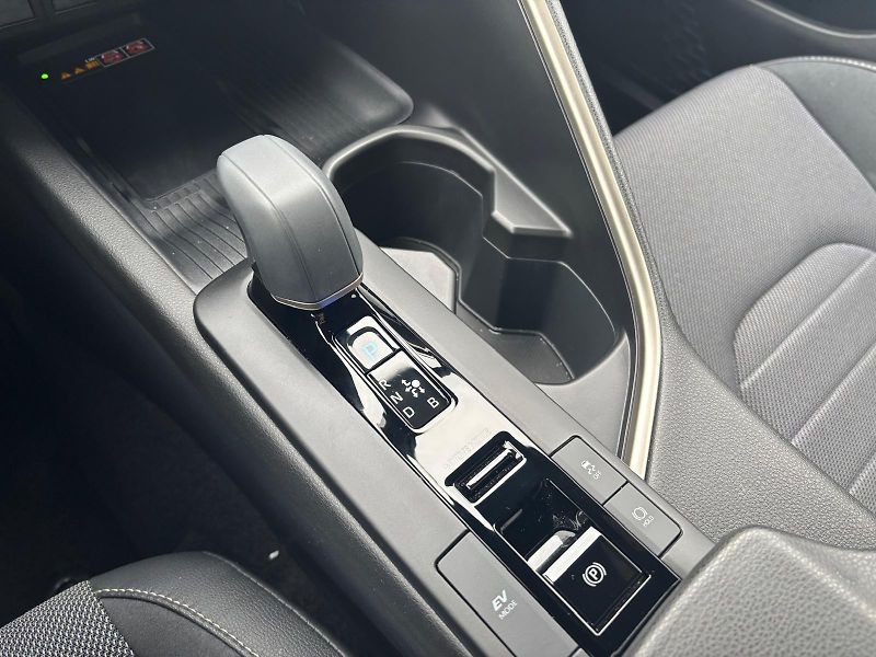 Toyota C-HR 2,0 HEV e-CVT Executive - fotka 23 z 29