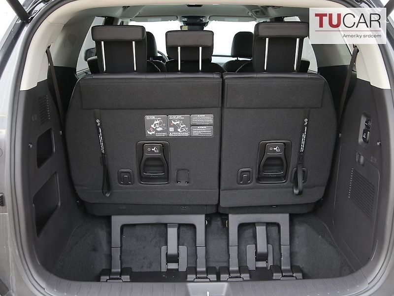 Kia Carnival (2025) 3.5 V6 Benzín Automat 8 Míst  - fotka 41 z 45