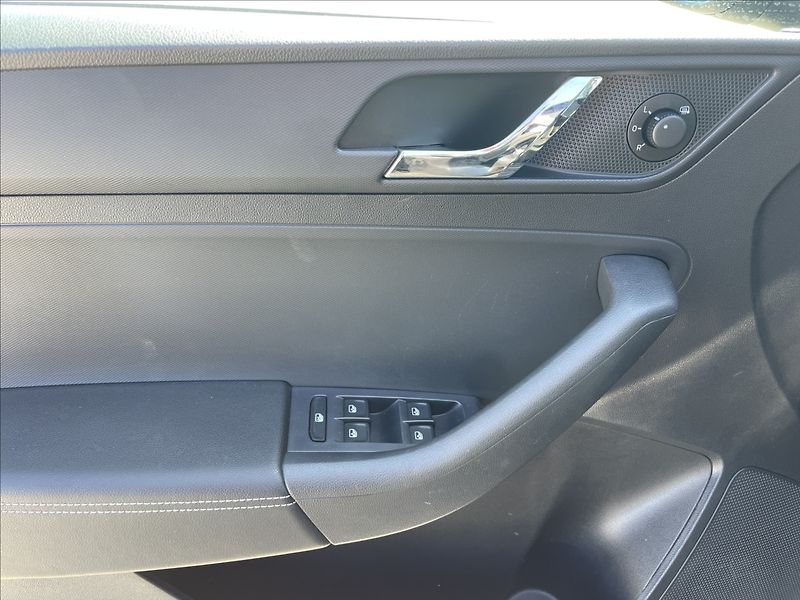 Škoda Rapid 1,2 TSi 66kw Style Radar Klima - fotka 26 z 37