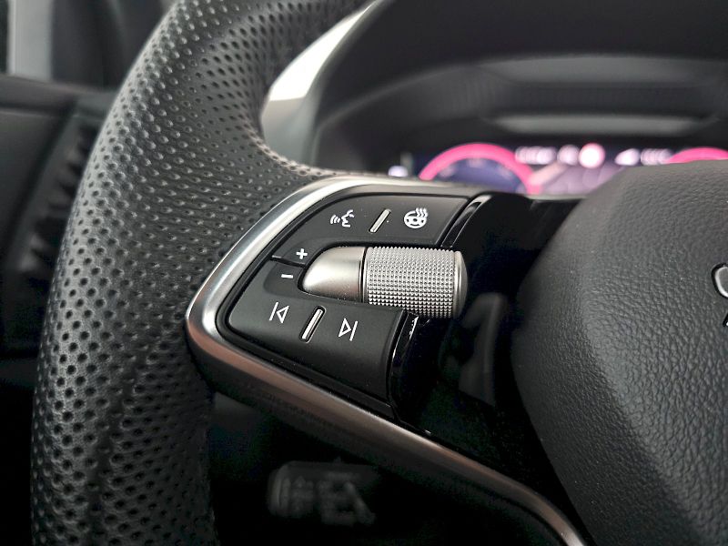 Škoda Karoq (2025) 1.5TSi 110kW SPORTLINE TAŽNÉ - fotka 25 z 30