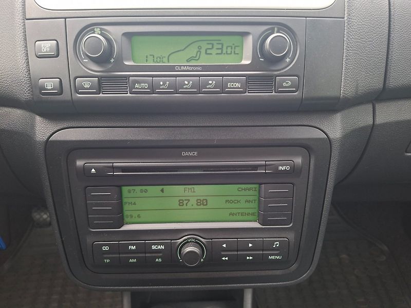 Škoda Fabia (2008) 1.4i 63kW -AUT.KLIMA-TEMPOMAT - fotka 15 z 30