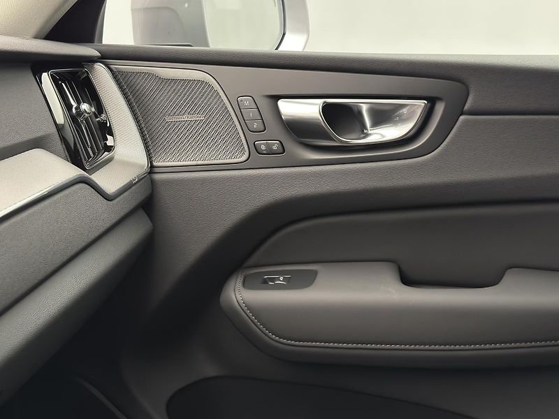 Volvo XC60 (2026) B5 AWD AUT BRIGHT PLUS - fotka 24 z 30