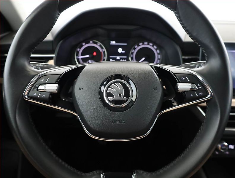 Škoda Kamiq (2021) 1.0 TSI, Tempomat - fotka 8 z 17