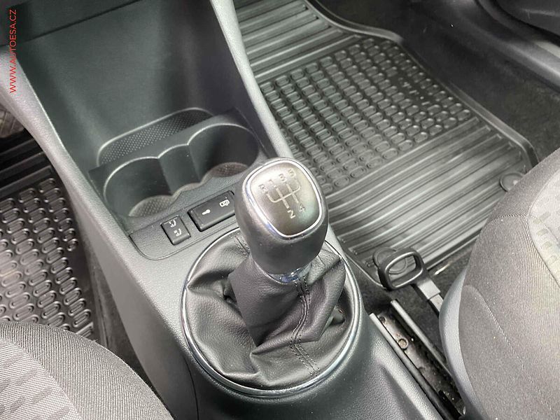 Škoda Fabia (2014) 1.2 TSi, Ambition, výhřev sed - fotka 16 z 17
