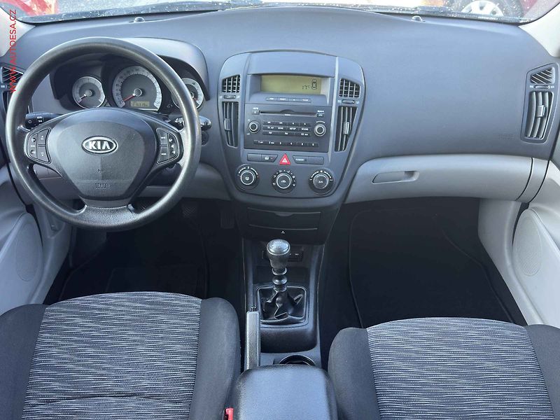 Kia Ceed (2008) 1.4i, AC, tažné - fotka 8 z 18