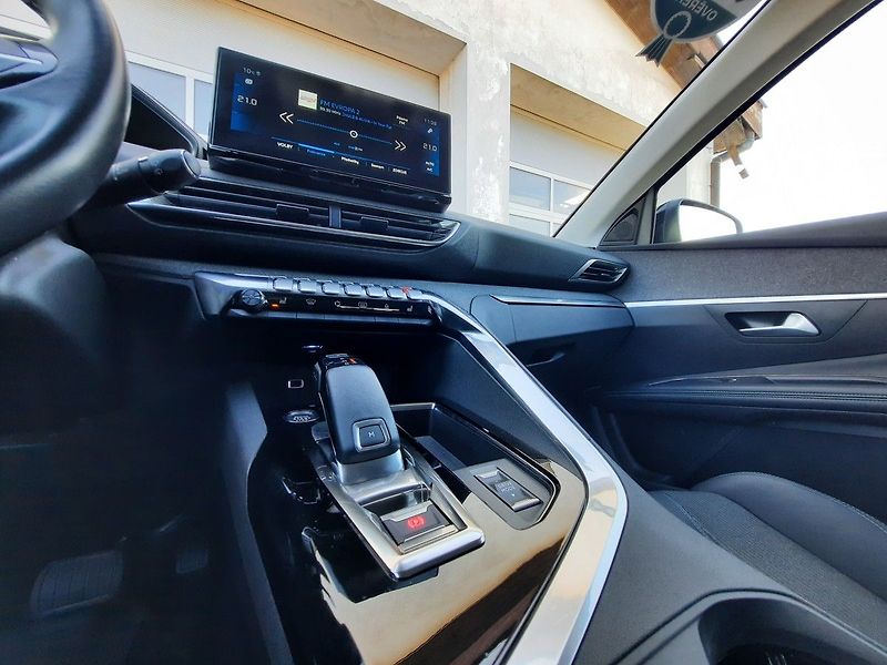 Peugeot 3008 ALLURE PACK 1.5 BHDi 130k EAT8 - fotka 20 z 28