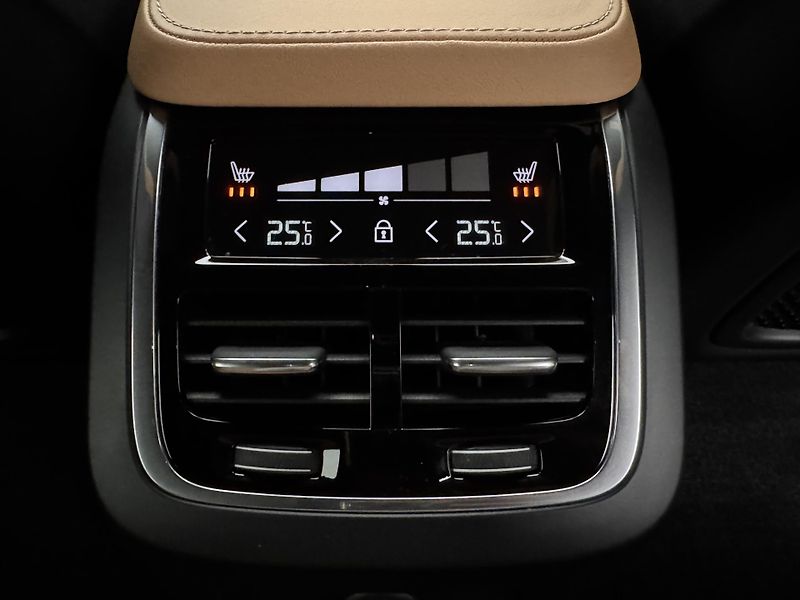 Volvo XC90 T8 AWD RECHARGE DARK PLUS CZ  - fotka 30 z 51
