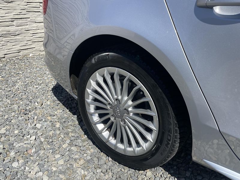 Audi A4 Avant 2.0TDi 120PS S-LINE AVANT TOP! - fotka 48 z 179