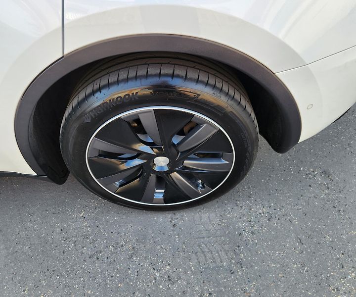 Tesla Model Y (2021) TEPELKO*ZÁRUKA*TAŽNÉ*AWD* - fotka 27 z 45
