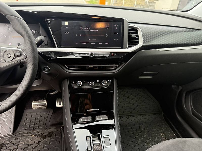 Opel Grandland GSe Plug In Hybrid 1.6 TURBO 4 - fotka 14 z 27