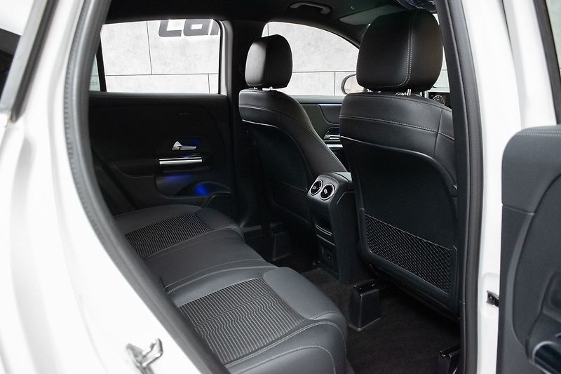 Mercedes-Benz GLA 200d 4MATIC*KEYLESS*ČR 1.MAJ* - fotka 13 z 46