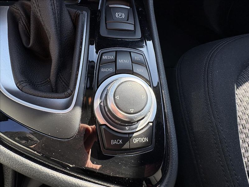 BMW Řada 2 1,5 218i 100kW AT,Led,Navi,PDC - fotka 13 z 37