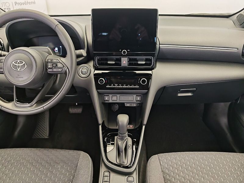 Toyota Yaris Cross 1.5 TNGA HEV CVT Style 2x4 - fotka 11 z 36