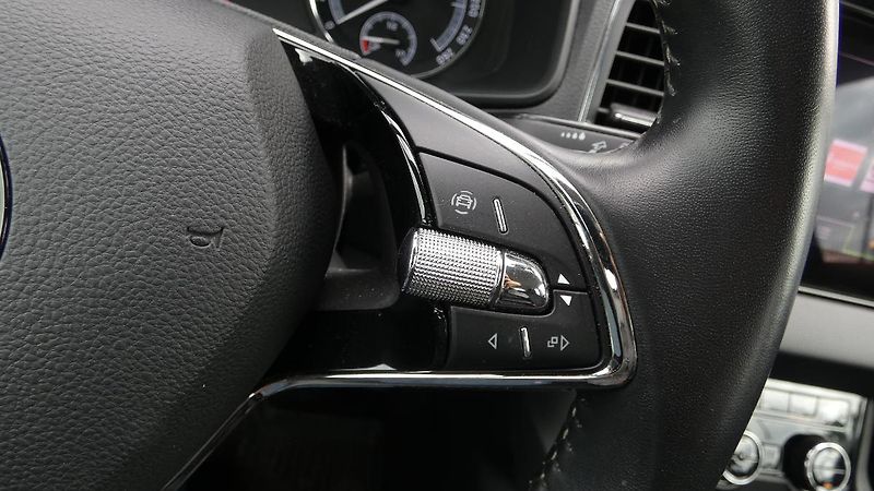 Škoda Karoq 1,5 TSI 110 kW Ambition - fotka 12 z 23